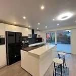 Noah's House - Messe And Airport Villa *